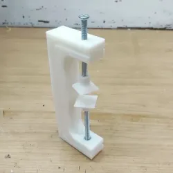 simple 3d printed clamp