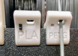 Simple combined filament guide and clip