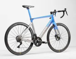 Carbon road bike with disc brakes