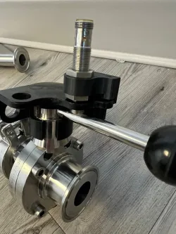 Fast disconnect sensor for GEA Butterfly manual valve