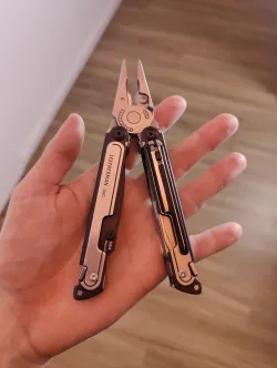 Leatherman ARC mod to hold Victorinox pen and tweezers