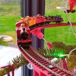 Train In A Christmas Tree L2 (3D Printed Versions) 