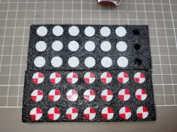 Honeycomb markers for flat fixing engraving-templates with Lightburn cam