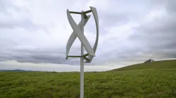 Helical Darrieus turbine