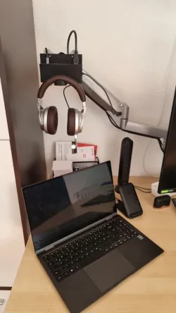 Anker 565 USB-C Hub Vesa Mount with Headphones