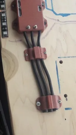 Sujeta Cables para el VESC de Vedder