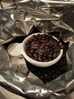 Spoon for scooping coffee beans