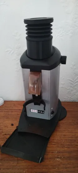Iberital single dose hopper with bellows
