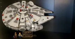 Millennium Falcon Lego Stand