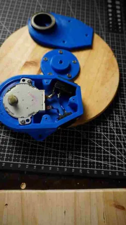 ROTATING DISPLAY TABLE