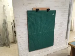 Wall Grip / Holder / Hanger / Clip to hang cutting mats and other flat objects