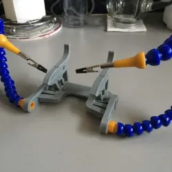 A collapsible, many armed, Lötgnu - Third hand, soldering aid, etc