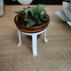 Small pot stand