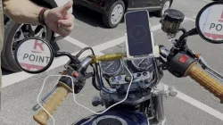 Smartphone holder for medium-sized bikes