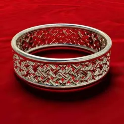 Ring / infinite knot