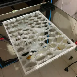 Window-cover - Voronoi style