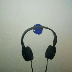 Simple headphones holder