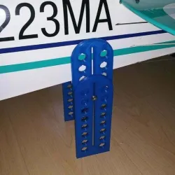 Höhenverstellbarer Ständer für RC Flugzeuge