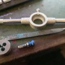 Titan M4 Thumb screw