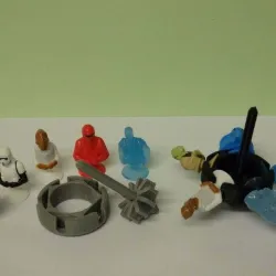 Spinning top for figurine has suction cup / Toupie pour figurine a ventouse