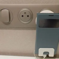 Vertical phone holder for charging / Phone holder for charging
