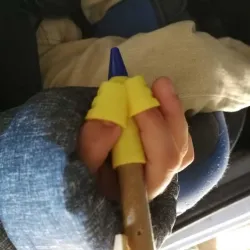 Writing Posture correction for children (pen holder helper)
