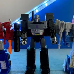 Transformers War for Cybertron: Kingdom Core Class Megatron Height Boosters