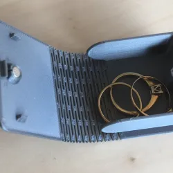 Living hinge box
