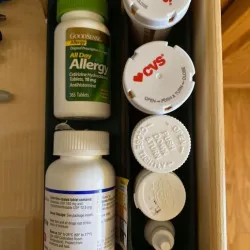 Medicine bottle drawer trays