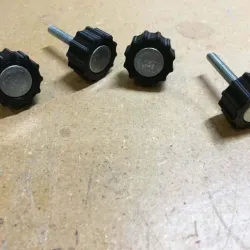 Thumb screw for M2