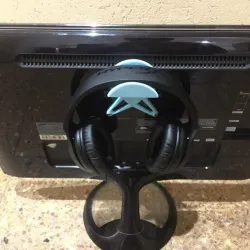 Headphone holder / earphone holder