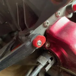 Maxx/X-Maxx hinge pin retainer