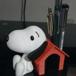 Snoopy pencil holder