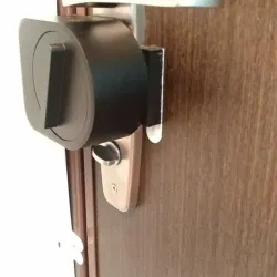 Sesame Smart Lock: Compatibility Bracket for Tiny Knobs and Riser Mount