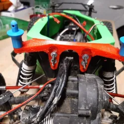 Traxxas Slash 4x2 LCG : body bracket and mount 1914R