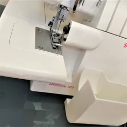 SINGER ULTRALOCK overlocking machine waste drawer