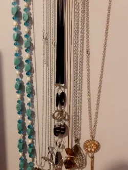 Necklace holder