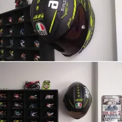 wall mounted helmet holder and key / portacascos de pared y llave