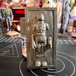 BOSSK BOUNTY HUNTER FROZEN IN CARBONITE, VINTAGE STAR WARS CUSTOM ACTION FIGURE, KENNER 3.75", 1/18, DIORAMA DISPLAY