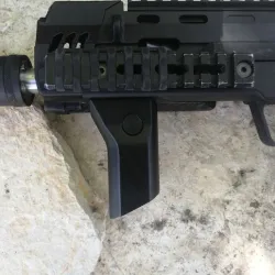 MP7 fixed front grip
