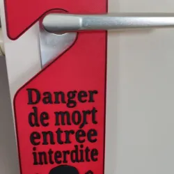 DOOR HANGER / ACCROCHE-PORTE / DANGER DE MORT