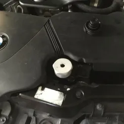 Expansion tank cap with BMW inflation valve