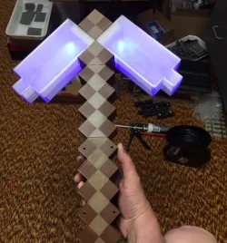 Minecraft Illuminated Pickaxe
