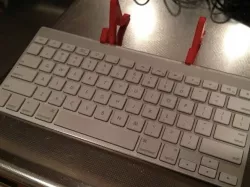 Apple iPad 1 Wireless Keyboard Stand