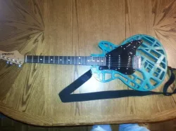 Stratocaster/Les Paul Hybrid Guitar