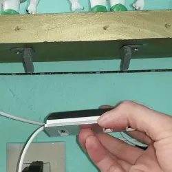 4-Port USB Hub Holder