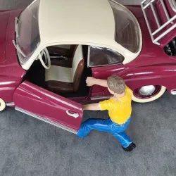 Mechanic at work / Mecanico