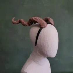 Twisted Horns | Ashley