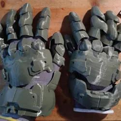 DOOM Slayer Glove improved and scaled for Cosplay