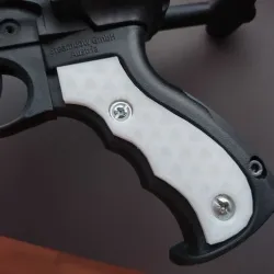 Grip for crossbow or other toy weapon
